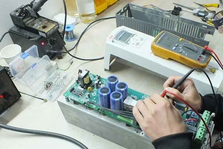 بهترین مرکز تعمیر اینورتر امرن در تهران | Regular-inspection-and-repair-of-the-inverter-electromarket (1)
